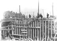 Building rail overpass at Elgin St. subway - 1903