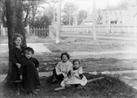 Barretts children - corner of Main and rail - 1903