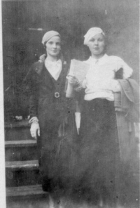 Ethel and Dorothy Caldwell c1930